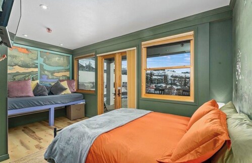 GROUND FLOOR 3 BEDROOM APARTMENT
MT CRESTED BUTTE