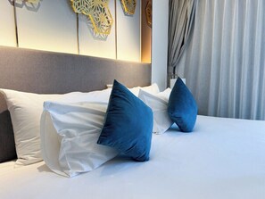 1 bedroom, WiFi - Sea View Stay  Walk to Waterpark & Town C137 (Tambon Rawai)