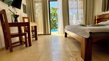 Deluxe Studio Suite, Sea View | Free WiFi
