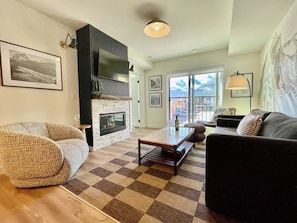 TV, fireplace, books - The Station 810 | Downtown | Rooftop Hot Tub (Canmore)