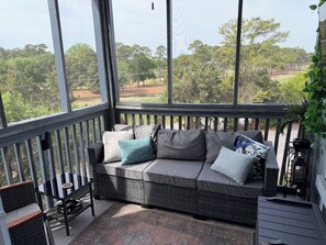 Living area - Beautiful 2 Bedroom Condo with Golf Course Views! (North Myrtle Beach)