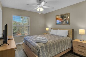 3 bedrooms, iron/ironing board, free WiFi, bed sheets - Minutes to Disney! Gated 3BR Resort Townhome (Kissimmee)