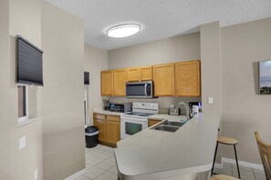 Fridge, microwave, oven, stovetop - Minutes to Disney! Gated 3BR Resort Townhome (Kissimmee)