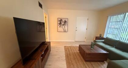 Mid Term Rental 2 Bedroom Retreat Steps to Lake Eola Thornton Park