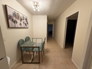 Interior - Mid Term Rental 2 Bedroom Retreat Steps to Lake Eola Thornton Park (Orlando)