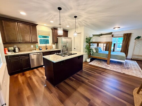 FIFA ATL + LAKEPOINT Team Retreat - Pool, HotTub, Fire Pit - Sleeps 20