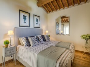 Villa - Charming Lucca Villa With Garden (Lucca)