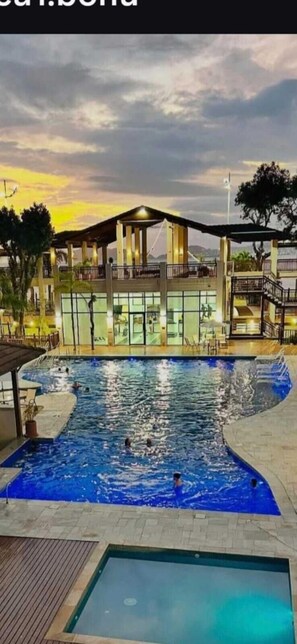 Pool - Apartment in a resort-style condominium in Guarujá - Enseada (Guarujá)