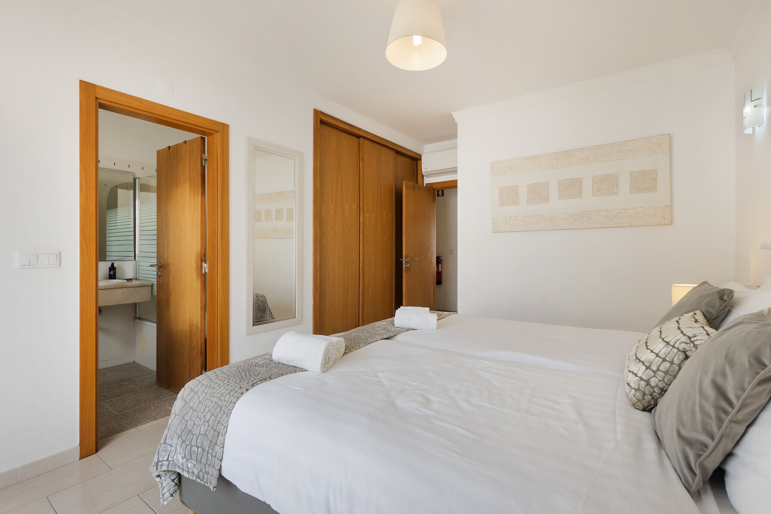 2 habitaciones y caja de seguridad en la habitación 