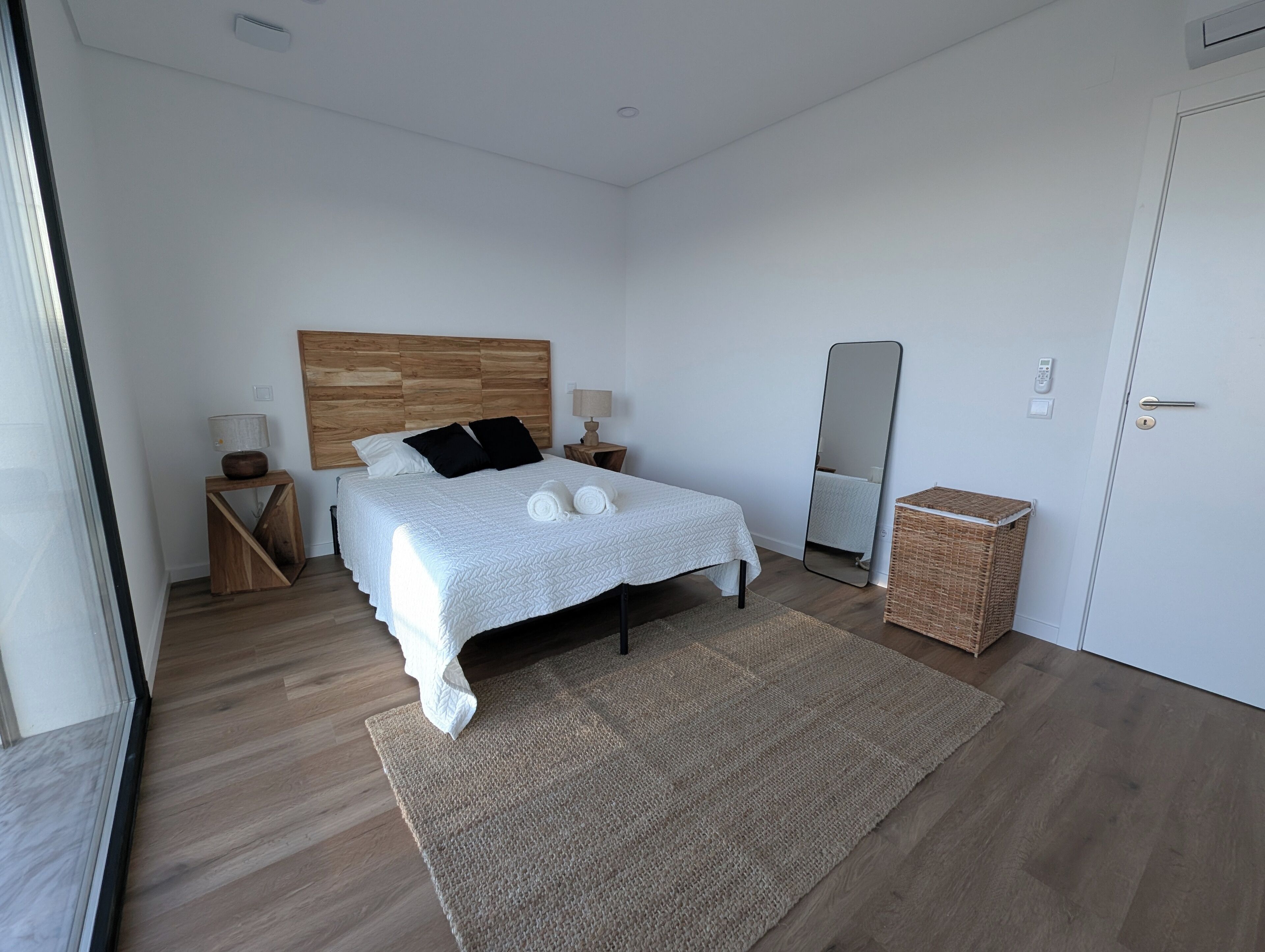 3 slaapkamers, een strijkplank/strijkijzer, wifi, beddengoed