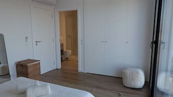 3 slaapkamers, een strijkplank/strijkijzer, wifi, beddengoed