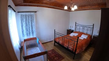 Down duvets, iron/ironing board, free WiFi