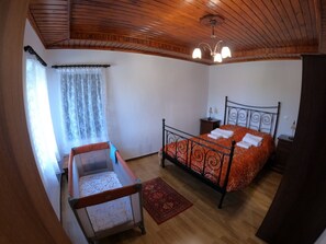 Down comforters, iron/ironing board, free WiFi - PIALEIA  (Pyli)