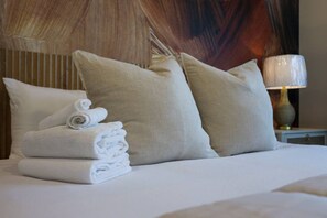 Iron/ironing board, travel cot, WiFi, bed sheets - Curated West Nash Escape | 10 Min to Broadway (Nashville)