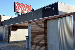 Exterior detail - CLOVER MOTEL  (Lynwood)