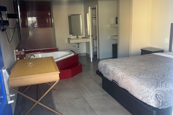 Luxury Room, 1 King Bed, Non Smoking, Private Bathroom | WiFi (free)