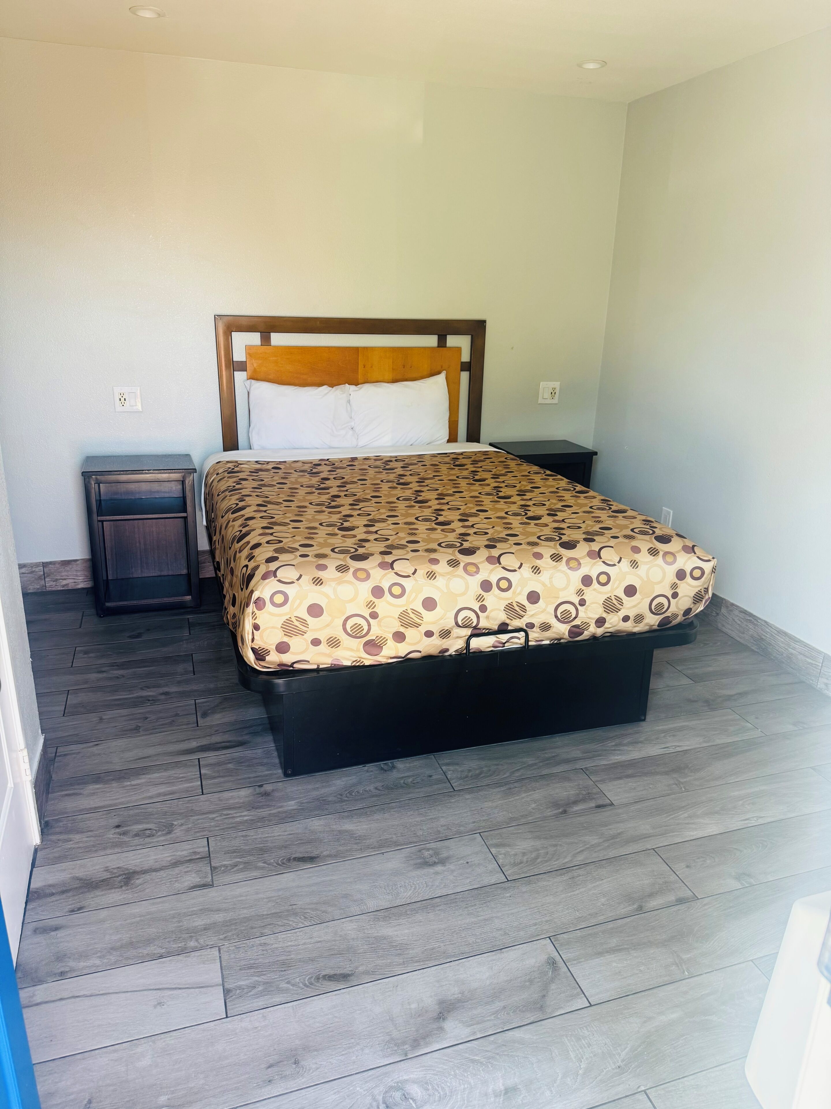 Studio Suite, 1 Queen Bed, Air conditioning, Ground Floor