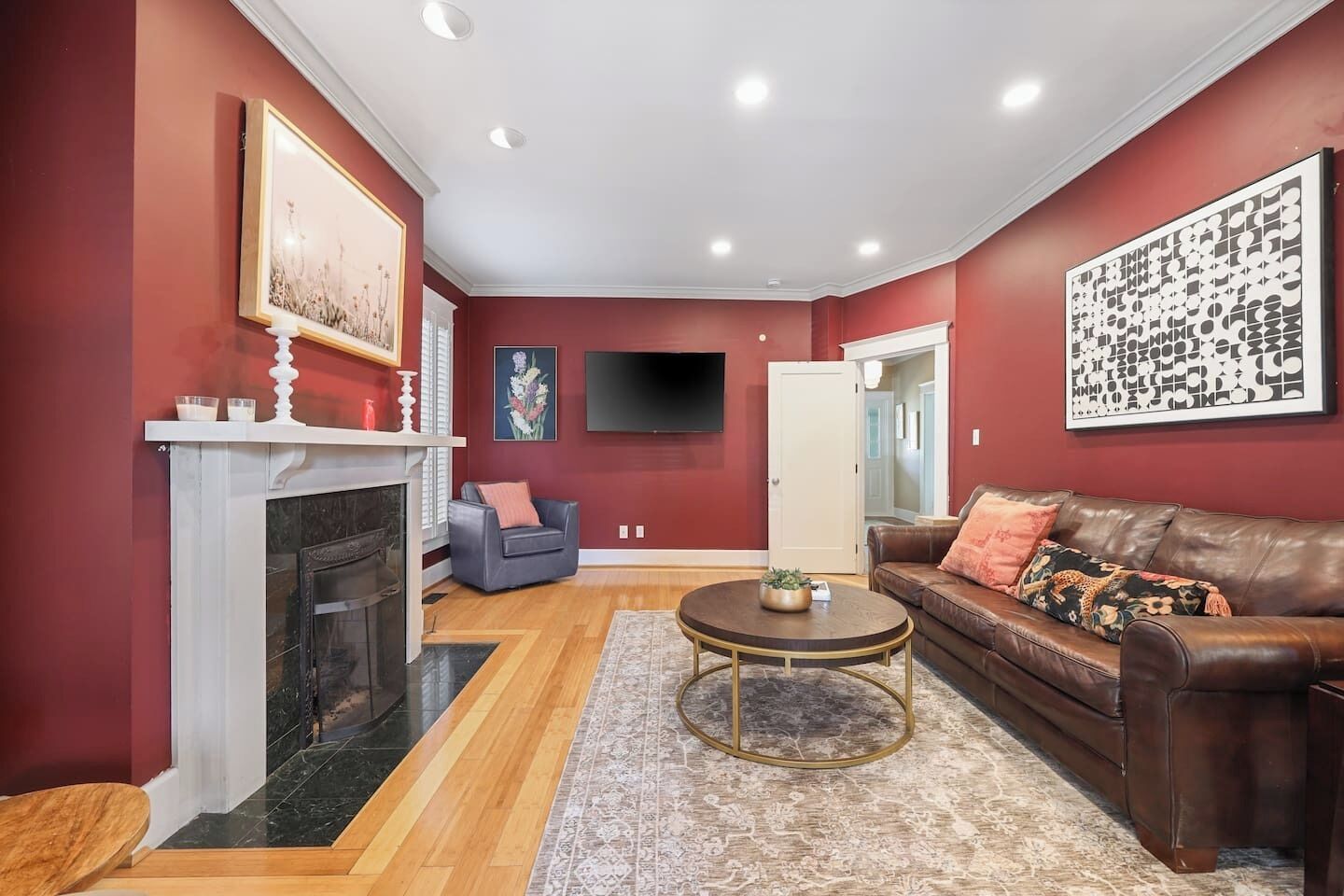 TV, fireplace