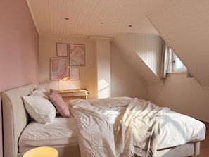 4 bedrooms, WiFi - Spacious Family Villa for 8 with Private Garden in the Flemish Ardennes (Oudenaarde)