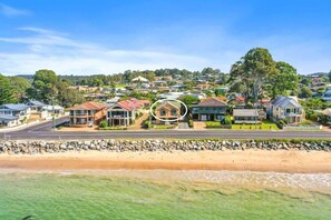 On the beach - Beachfront at Batehaven (Batehaven)