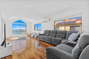 Smart TV - Beachfront at Batehaven (Batehaven)