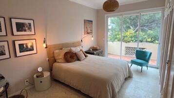 3 habitaciones, tabla de planchar con plancha, wifi y ropa de cama