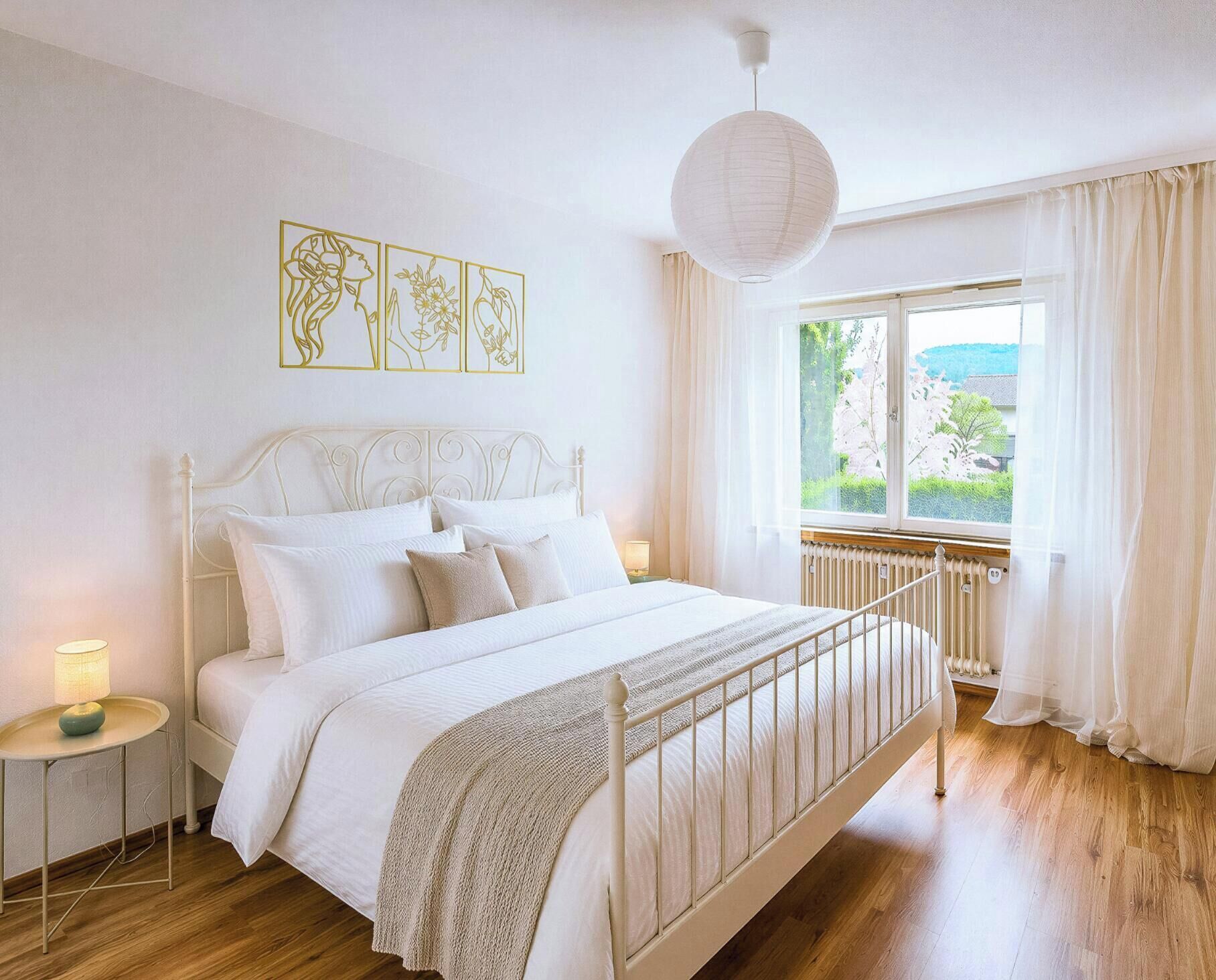 2 Schlafzimmer, Zimmersafe, Schreibtisch, Bügeleisen/Bügelbrett