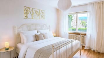 2 Schlafzimmer, Zimmersafe, Schreibtisch, Bügeleisen/Bügelbrett