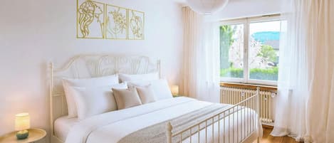 2 Schlafzimmer, Zimmersafe, Schreibtisch, Bügeleisen/Bügelbrett