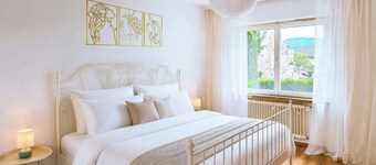 Le Flacon • Entire apartment with panoramic terrace on the Rhine, near ZRH & Rhine Falls