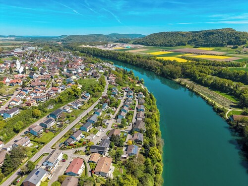 Le Flacon • Entire apartment with panoramic terrace on the Rhine, near ZRH & Rhine Falls