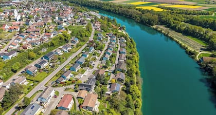 Le Flacon • Entire apartment with panoramic terrace on the Rhine, near ZRH & Rhine Falls
