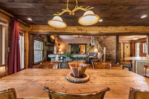 Interior - Aska Ridge Lodge|Hot Tub|MTN Views|Pool Table (Blue Ridge)