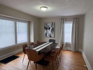 Dining - University Hill Walk to SU Upstate, St Joes Hospitals. Entire 5BR Family Home (Syracuse)