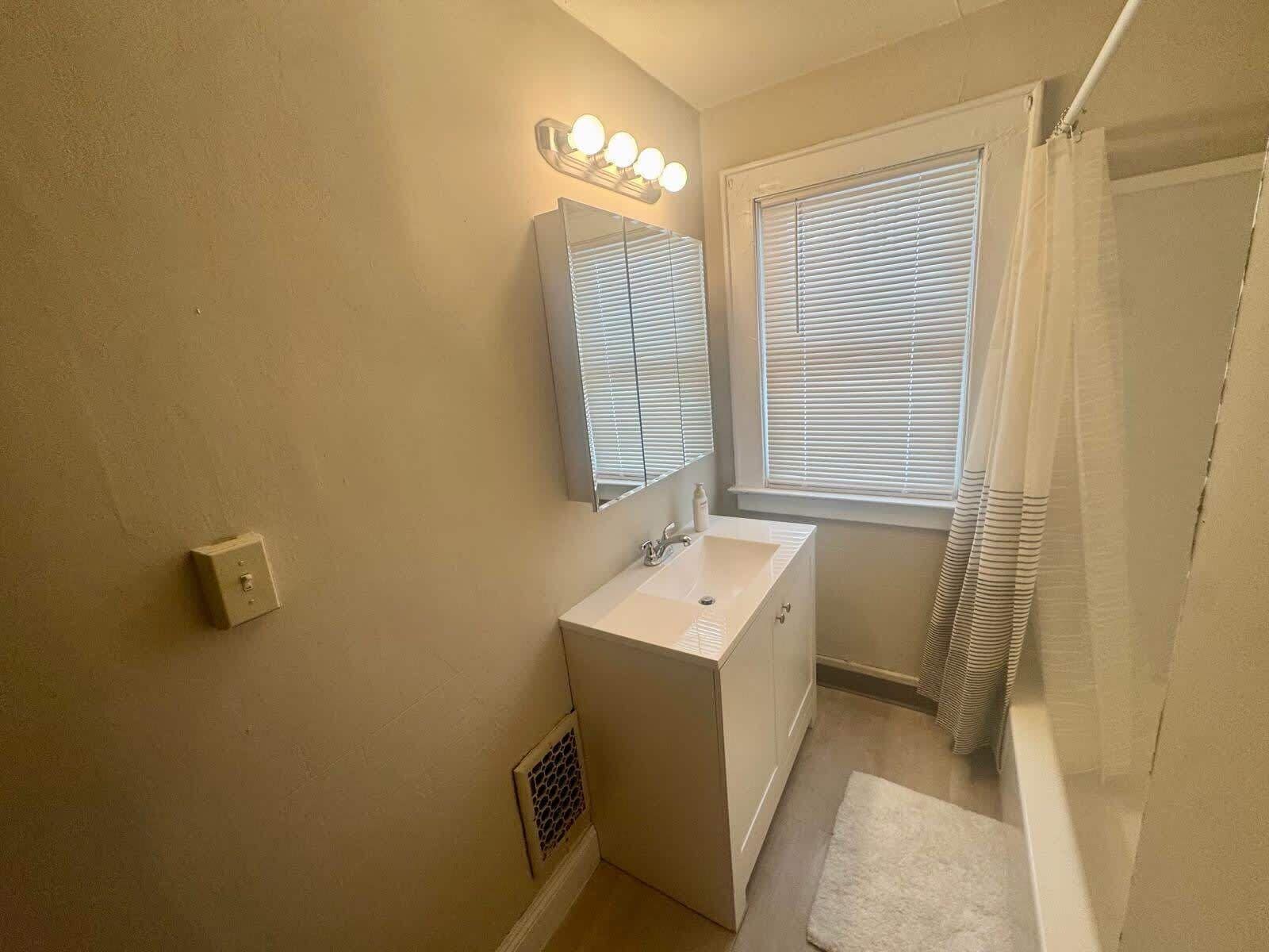 Shower, hair dryer, towels, shampoo