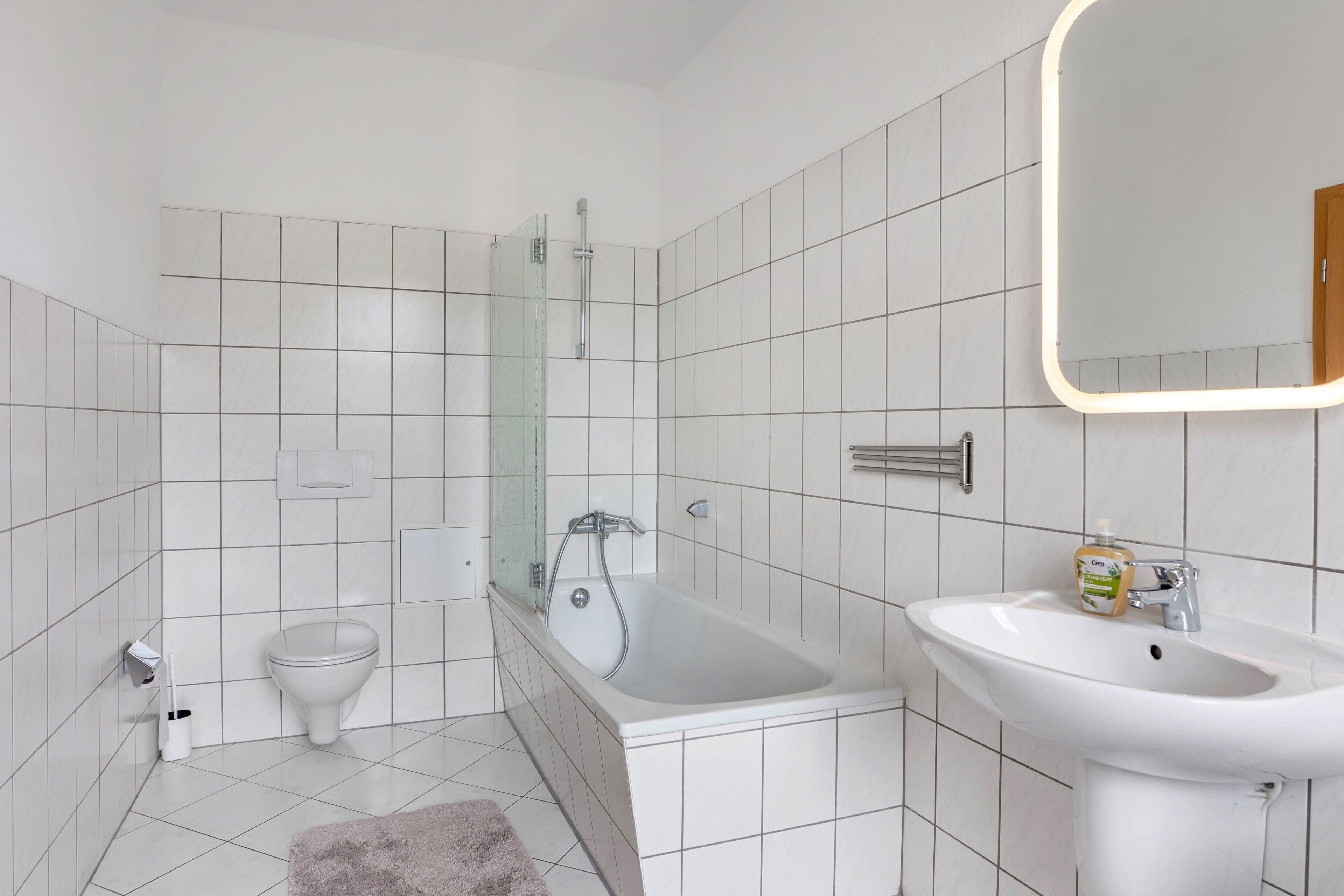 Dusche, Haartrockner, Handtücher