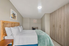 2 bedrooms, iron/ironing board, WiFi, bed sheets - Lofthaus Rosebank: walk to mall, safe & central. Family friendly 2BR with WIFI (Johannesburg)
