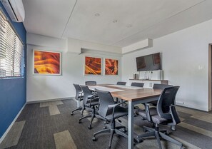 Meeting facility - Lofthaus Rosebank: walk to mall, safe & central. Family friendly 2BR with WIFI (Johannesburg)