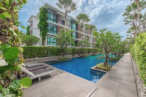 Pool - Title Walk Beach & Cafés Bars C149 (Rawai)