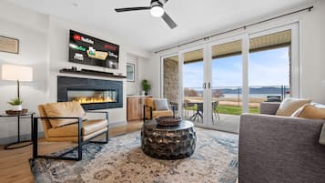 Smart TV y chimenea