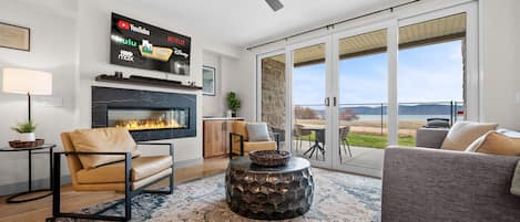 Smart TV y chimenea