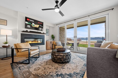 Water's Edge 102 | Bear Lake Views| Lakeside Unit