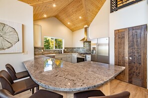 Coffee/tea maker, fridge, microwave, oven - Timberline Elegance in Angel Fire (Angel Fire)