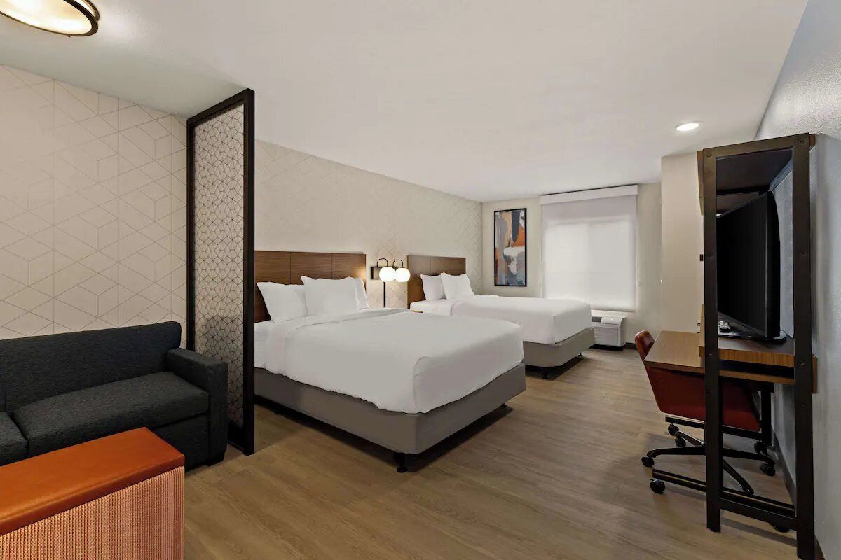 Iron/ironing board, free WiFi, bed sheets