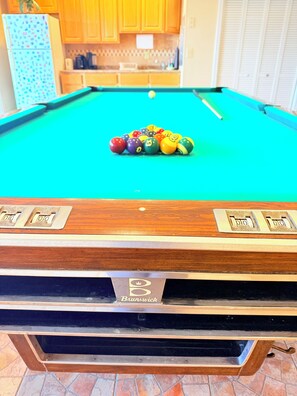 Games room - 5BR Family Retreat · Hot Tub · Karaoke · Game Room · Lake Access · Tennis (Lake Harmony)