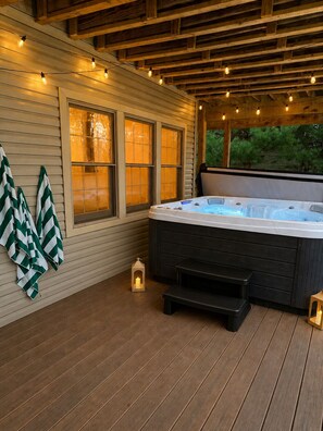 Outdoor spa tub - 5BR Family Retreat · Hot Tub · Karaoke · Game Room · Lake Access · Tennis (Lake Harmony)