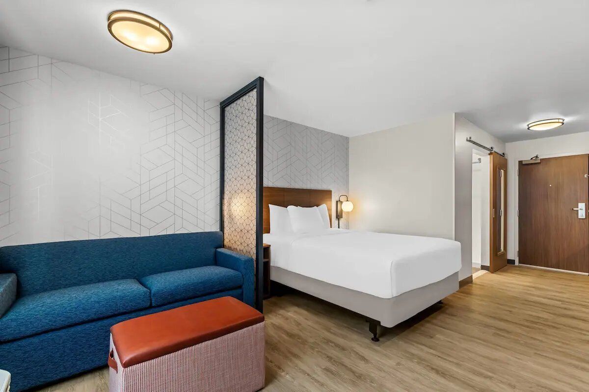 Iron/ironing board, free WiFi, bed sheets