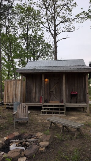 Property grounds - Seclusive Off Grid Cabin In The Woods (Tracy City)
