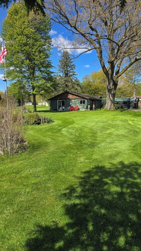 Tranquil 1-bedroom Cottageon Beautiful Sanford Lake!