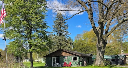 Tranquil 1-bedroom Cottageon Beautiful Sanford Lake!